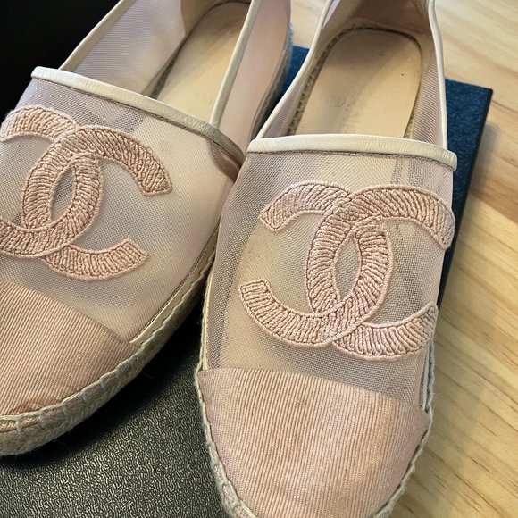 CHANEL Interlocking CC Logo Leather Trim Embellishment Espadrilles - Picture 2 of 5